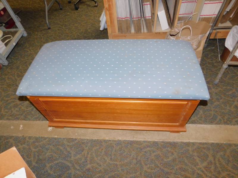 lot 83 image: Cedar Hope Chest