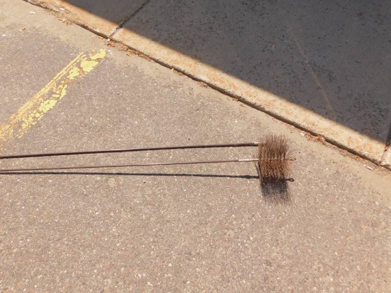 lot 89 image: 8 Round Wire Chimney Brush Cleaner