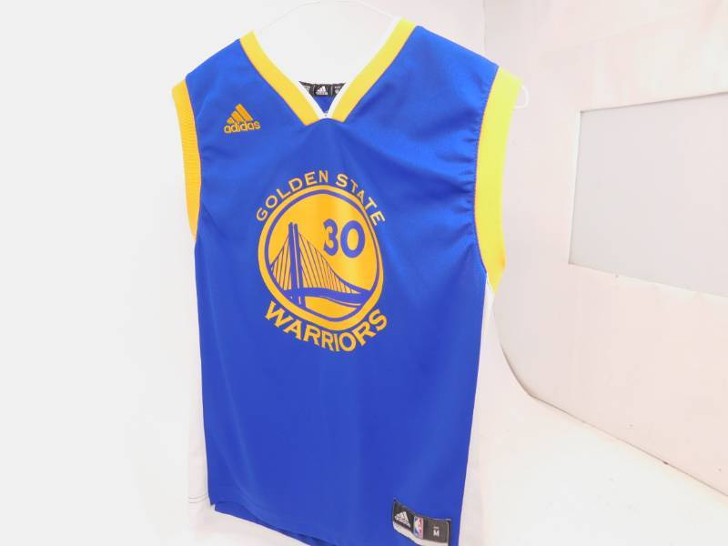 lot 3 image: Curry #30 Youth Jersey
