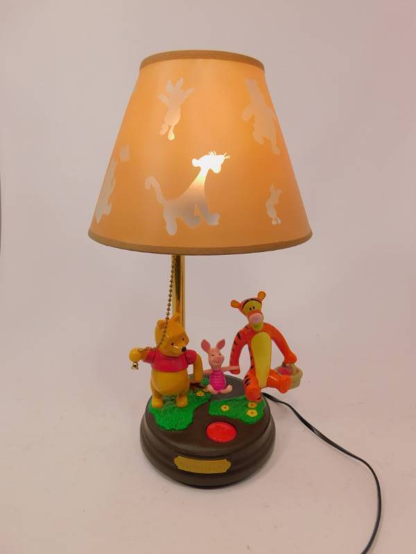 lot 9 image: Winnie The Pooh Light