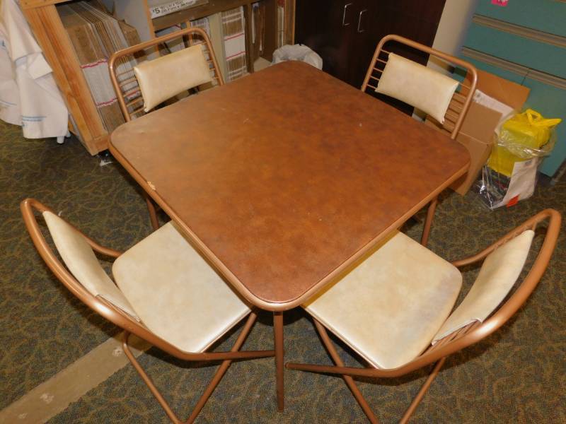 lot 14 image: Vintage Folding Table and 4 Chairs