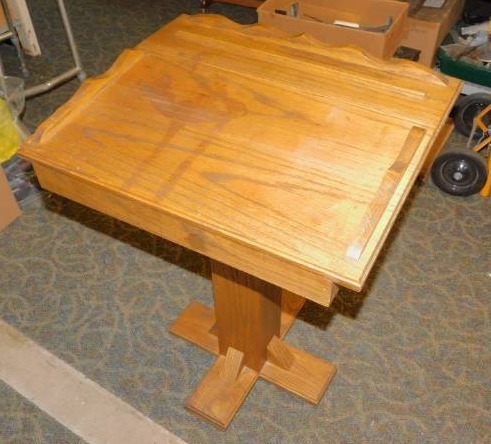 lot 17 image: Wood Podium