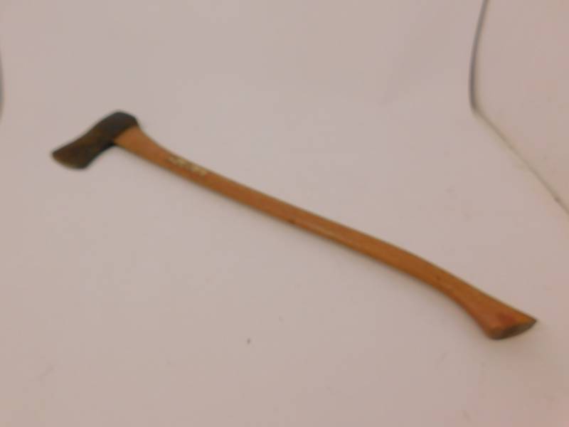 lot 18 image: Vintage Wooden Handle Axe