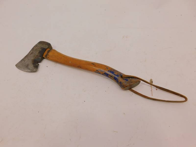 lot 23 image: Vintage Wooden Handel Hatchet