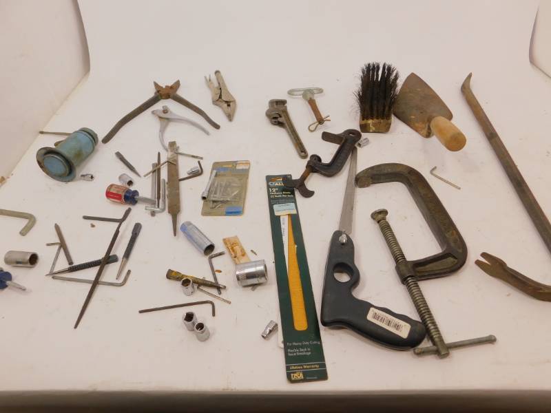 lot 34 image: Lot of Tools
