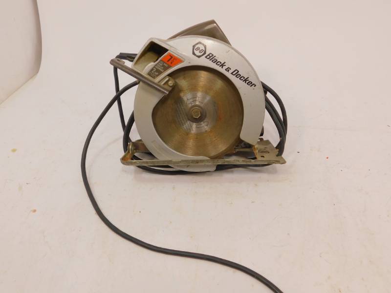 lot 37 image: Black & Decker 7 14 Saw