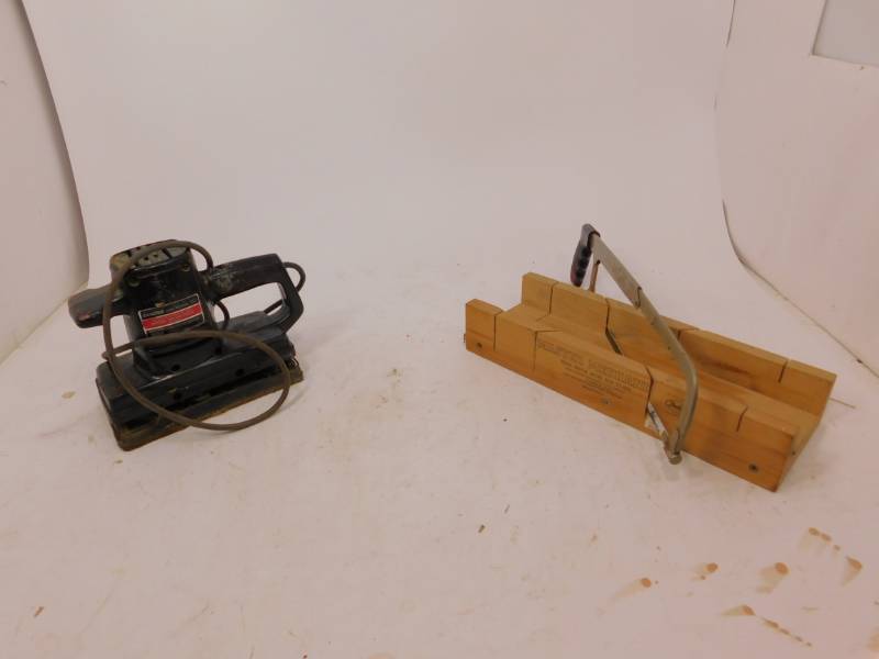lot 42 image: Sander & Miter Box Saw