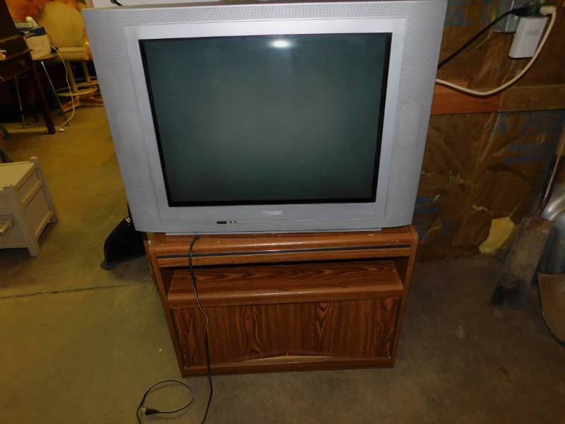 lot 44 image: Working TV and TV Stand