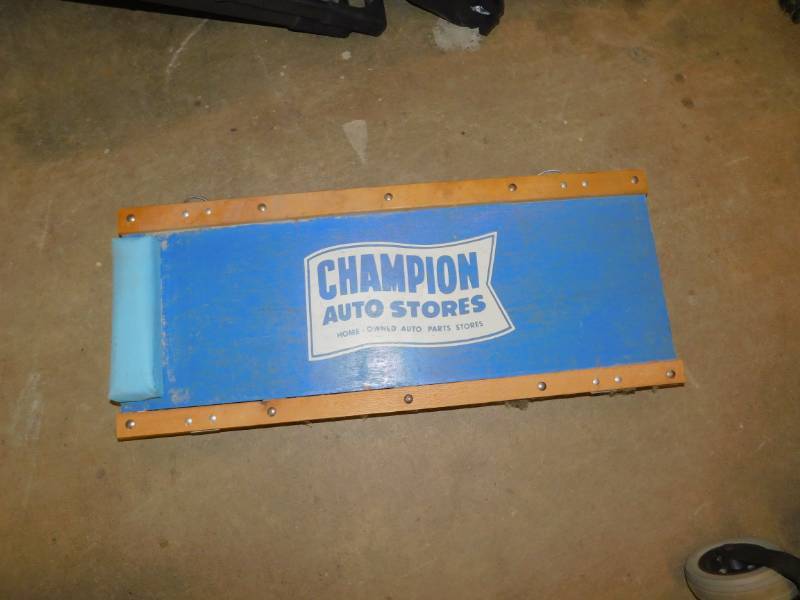 lot 47 image: Vintage Champion Auto Creeper