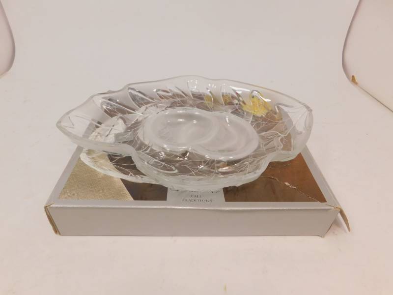 lot 97 image: GORHAM NEW CRYSTAL FALL TRADITIONS HARVEST BOUNTY CHIP AND DIP NEW 17 12