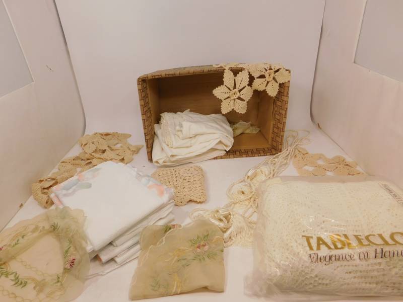 lot 101 image: Vintage Crochet Table Cloth and Doilies
