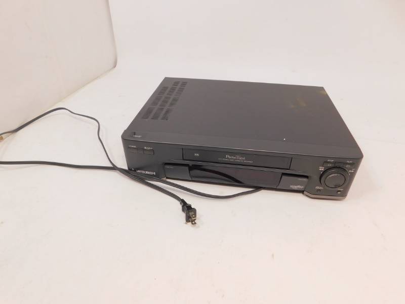 lot 103 image: Mitsubishi HS-U560 VHS VCR