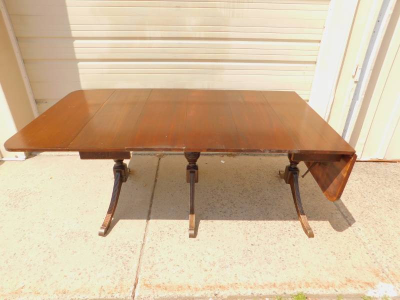 lot 50 image: Drop Leaf Table