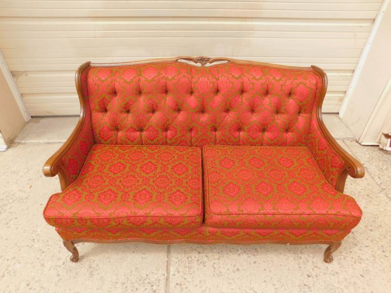 lot 54 image: Beautiful Antique Love Seat