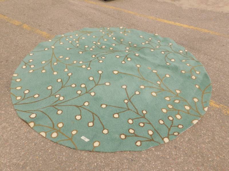 lot 61 image: Round Area Rug