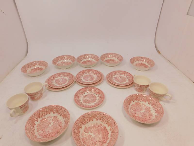 lot 65 image: Lot of Dishes