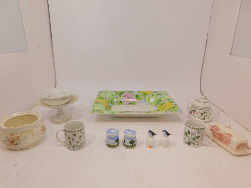 lot 71 image: Lot of Vintage Collectable Glassware
