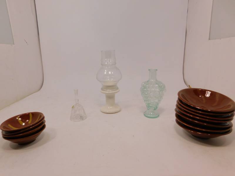 lot 75 image: Misc. Vintage Glassware