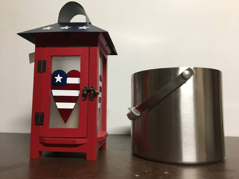 lot 42 image: LED Lantern and Ice Bucket