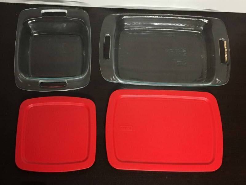 lot 21 image: Pyrex Pans