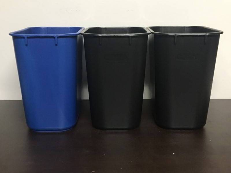 lot 86 image: Recycle and Garbage Cans