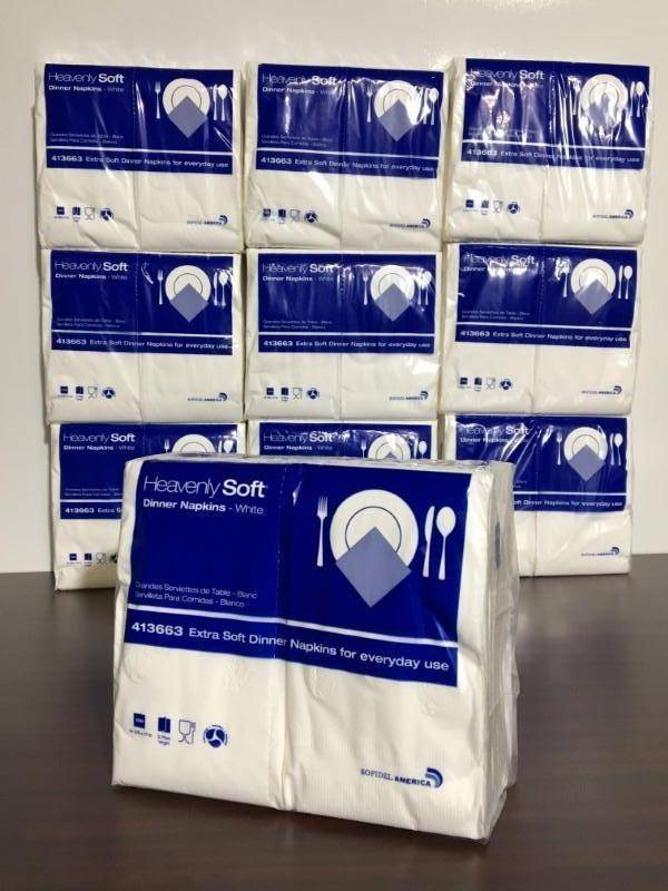 lot 43 image: Dinner Napkins