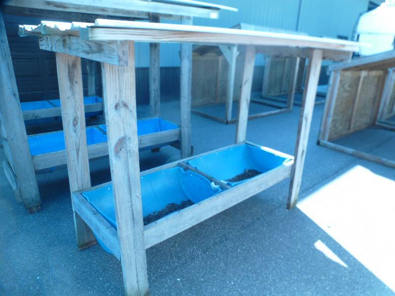 lot 28 image: Deer Feeder