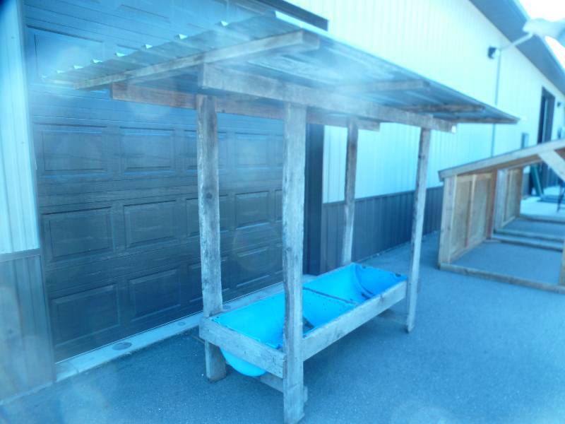 lot 30 image: Deer Feeder