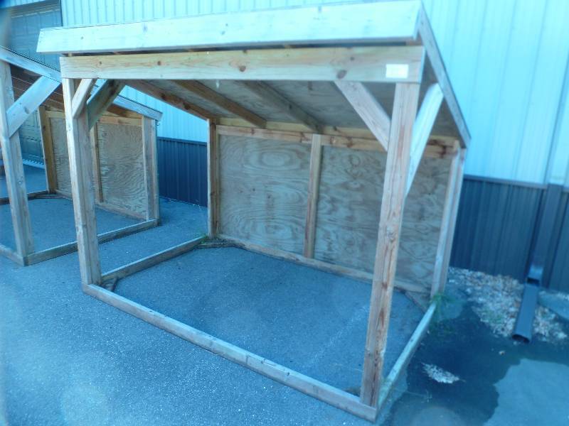 lot 32 image: 5x8 Custom Animal Shelter Heavy Duty