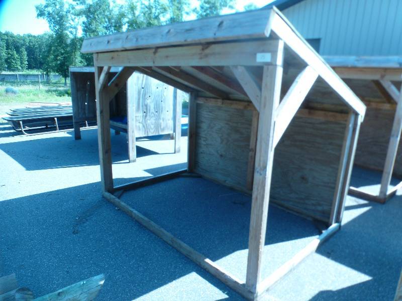 lot 35 image: 5x8 Custom Animal Shelter Heavy Duty