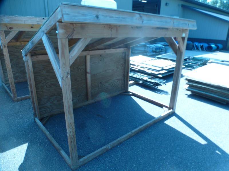 lot 36 image: 5x8 Custom Animal Shelter Heavy Duty