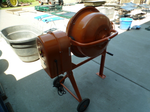lot 59 image: Central Machinery Cement or Feed Mixer