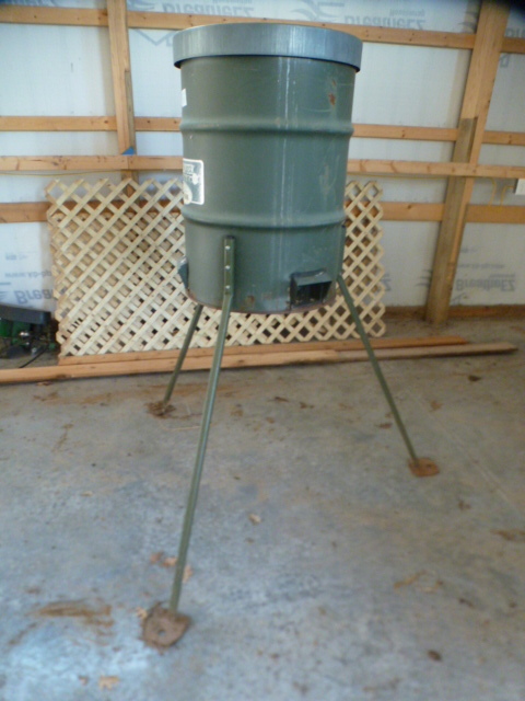 lot 63 image: Tri-pod Deer Feeder