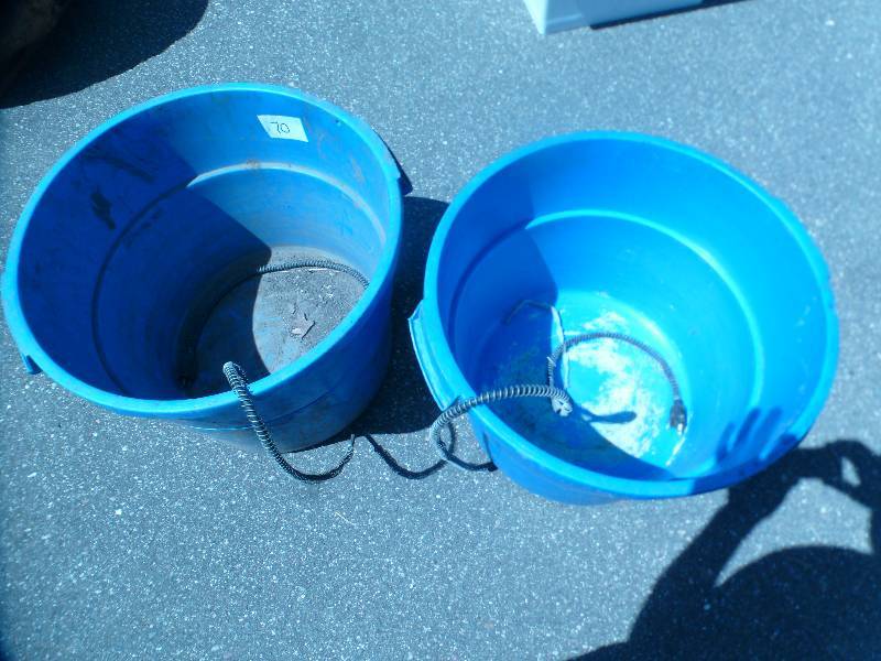lot 70 image: 16 Gallon Heated Water Tub Lot of 2