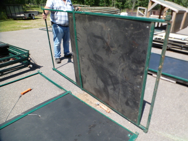 lot 87 image: 4x8 Deer Guillotine Gate