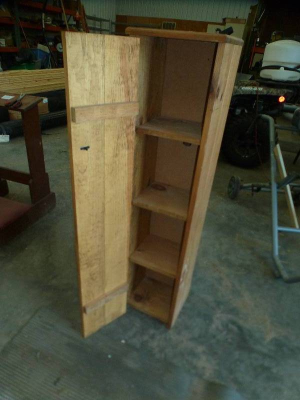 lot 112 image: Vintage pine cabinet