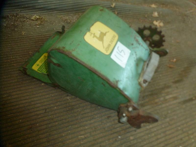 lot 115 image: Vintage John Deere Fertilizer