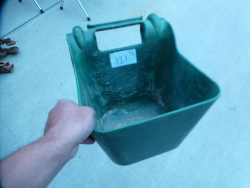 lot 121 image: Horse Feeders - 5 Total