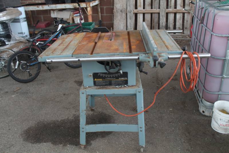 lot 8 image: Table saw Delta