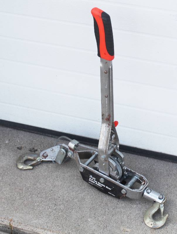 lot 17 image: Come Along Cable Puller
