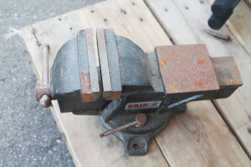 lot 22 image: Grip  Heavy Duty 4 Vice