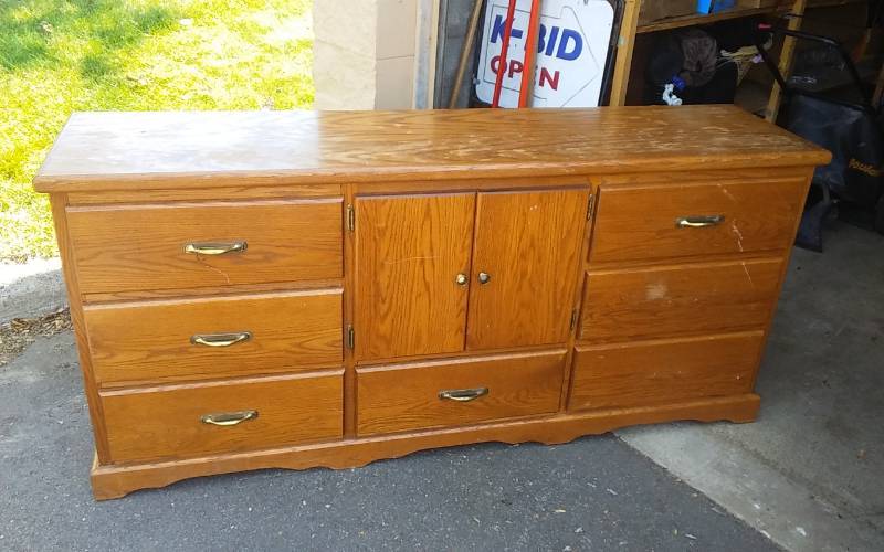 lot 3 image: Oak Dresser-7 Door, 2 Drawer Storage 72x18x34