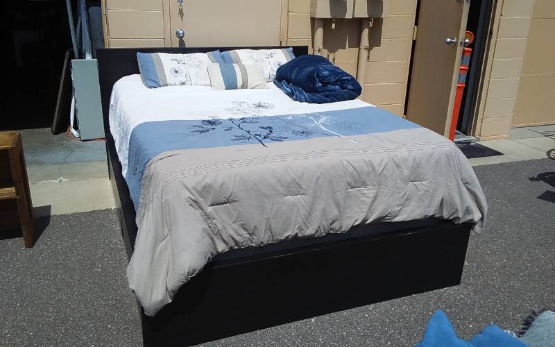 lot 5 image: Queen Size Bed With 2 Under Bed Storage Drawers On Wheels