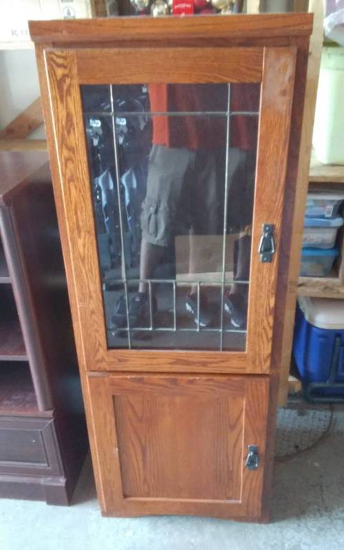 lot 7 image: Decorative Glass Door Cabinet 21x18x57