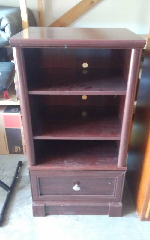lot 8 image: ShelfCabinet With 1 Drawer 22x18x42