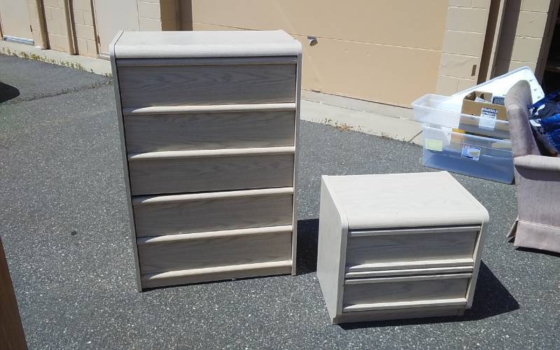 lot 9 image: 5-Drawer Chest 30x18x45, 2-Drawer Night Stand Palliser Furn. Co. 24x17x22
