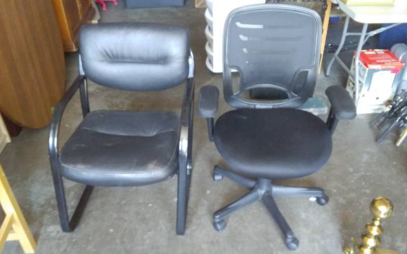lot 14 image: Adjustable Mesh Back Office Chair (Black) & Black Side Chair