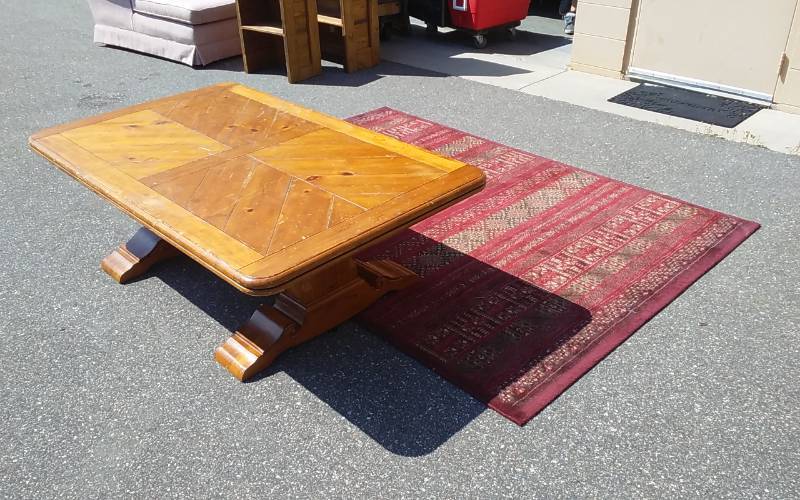 lot 24 image: Rug 90x62, Large Knotty Pine Coffee Table 60x34x21