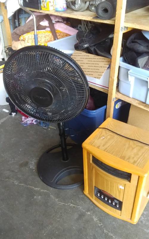 lot 28 image: Comfort Furnace Infra-Red Electric Heater & Oscillating Floor Fan-Both Work
