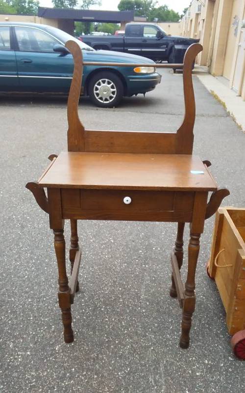 lot 32 image: Vintage Wood Wash Stand 28x16x45